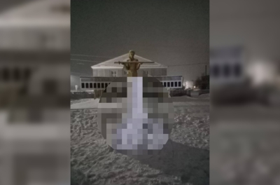 На алтайских школьников возбудили дело за лепку снежного члена возле мемориала. Их обвиняют в реабилитации нацизма